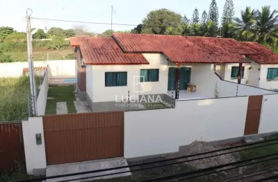 Casa solta com piscina e uma espaçosa área de lazer