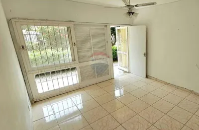 Cabo frio a venda, 69m² - 2 quartos, sala arejada, cozinha e área de serviço. próximo ao canal itajuru, centro e shopping park lagos