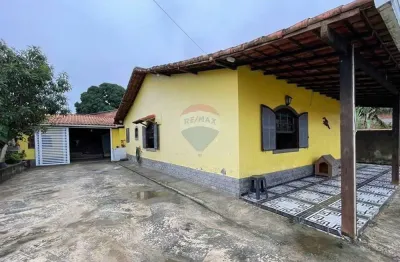Casa à venda com 2 quartos, área gourmet em são pedro da aldeia/rj - r$ 270 mil.