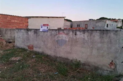 Excelente terreno 150m2, plano, em rua sem saída, tipo condomínio, junto ao parque de exposições - araruama.