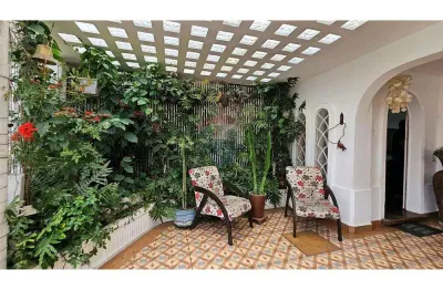 Casa tríplex com piscina, 3 quartos e mobília rústica na vila blanche – cabo frio r$ 770 mil