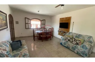Casa a venda 3 quartos, piscina, amplo terreno de 1.400m2 em bonsucesso - saquarema/rj - r$ 360 mil