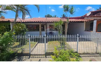 Casa  à Venda em São Pedro da Aldeia/RJ, com 3 quartos. 270 m2 de area total