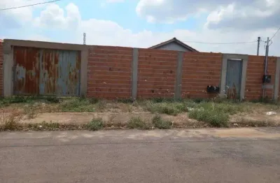 Vendo uma casa 2/4 bairro novo mundo com 450m² de terreno apenas r$ 140 mil