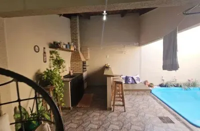 Casa 2/4 condomínio rubi com piscina e churrasqueira excelente casa