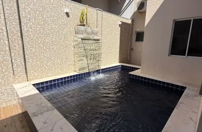 Linda casa com piscina condomínio esmeralda em várzea grande.
