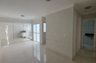 Alugo condomínio esmeralda casa 2/4 ampliada com churrasqueira e garagem coberta