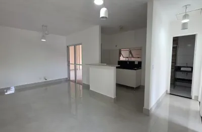 Alugo casa 2q reformada condomínio rubi com 1000 kwh de energia incluso.