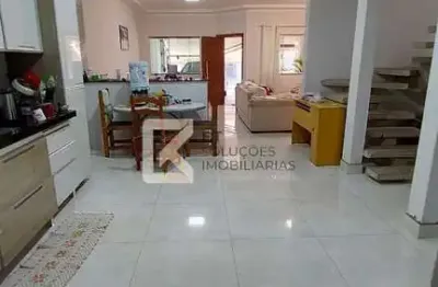 Sobrado à venda, 3 dormitórios com varanda sendo 1 suíte, garagem coberta para 2 carros, jardim dos