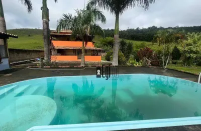 Maravilhosa granja com lago e piscina em terras do comendador !!