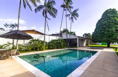Chácara em benevides com 4 suítes , piscina e área gourmet.