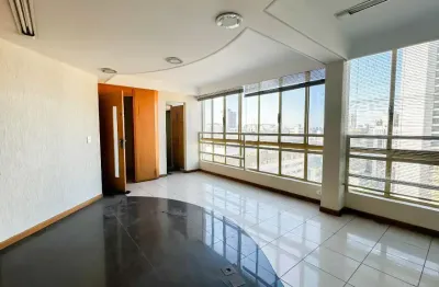 Amplo escritório com 8 ambientes, andar alto e 116 m² no centro de curitiba