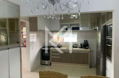Casa com 3 quartos à venda na Rua 617, Meia Praia, Itapema