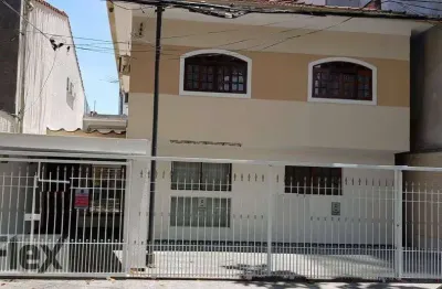 Casa comercial com 4 salas para alugar na Rua dos Chanes, Moema, São Paulo