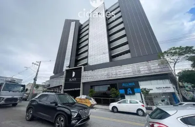 Sala comercial mobiliada para venda no estreito em florianópolis em prédio novo e moderno
