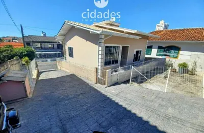 Casa com 6 quartos à venda no Barreiros, São José 