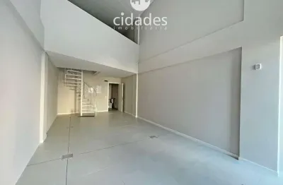 Aluguel de ampla loja comercial com 1 vaga de garagem bem localizada no bairro trindade, florianópolis