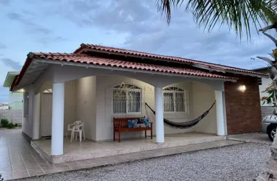 Casa com 4 quartos à venda na rua acarai, 164, enseada de brito, palhoça por r$ 950.000