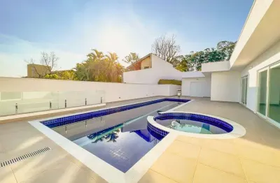 Casa a venda em condomínio em vinhedo - marambaia - 5 vagas - 4 suítes