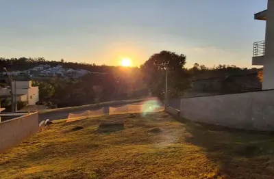 Venda de terreno em condomínio fechado em jundiaí - loteamento quintas do lago - leve aclive