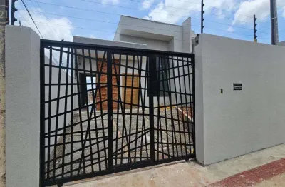 Casa casa assobradada em de conclusão, próximo a aabb;  3 quartos, suíte máster, 3 banheiros, copa, 01 lavabo, sala com 2 ambientes, tv, jantar; infra instrutora de ar condicionado, agua quente, banhe