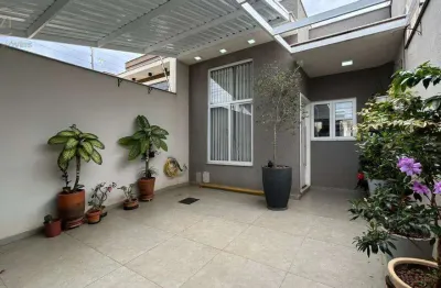Casa à venda em londrina, loteamento chamonix, com 3 quartos, com 150 m²