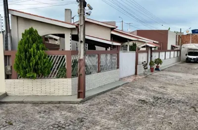 Casa com 3 quartos à venda na Avenida Cícero Batista de Oliveira, 1632, Alpes Suiços, Gravatá