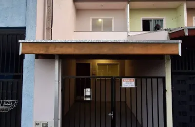 Casa sobrado com 2 quartos no bairro santa tereza, perto da volks