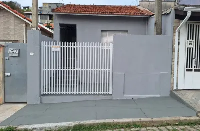 Casa totalmente reformada, com o melhor custo-benefício da região central de jacareí