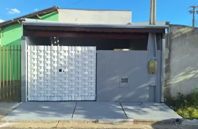 Ótima casa térrea, com 2 quartos, terreno grande, no jardim regina, em pindamonhangaba