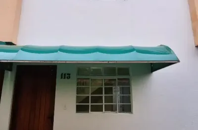 Lindo sobrado com 2 quartos pronta para morar em condomínio fechado