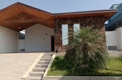 Casa com 3 quartos para alugar no Bairro do Grama, Caçapava 