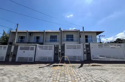 Sobrado com 2 suítes – conforto, espaço e localização privilegiada!