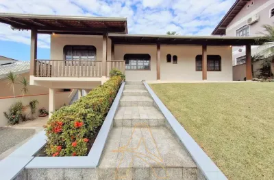 Casa à venda com 3 dormitórios e amplo jardim - badenfurt