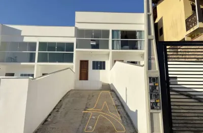 Sobrado novo com 2 suítes e jardim nos fundos – bairro fortaleza