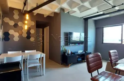 Excelente apartamento no último andar, vista para o mar, 100% mobiliado localizado no centro de recife, possui 57,48m² de área construída!