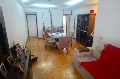 Ótimo apartamento todo reformado com varanda, sala em 2 ambientes, 3 dormitórios, dependência completa e 2 vagas demarcadas