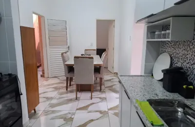 Ótima casa duplex reformada em vila fechada próximo ao brt possui área 2 quartos terraço