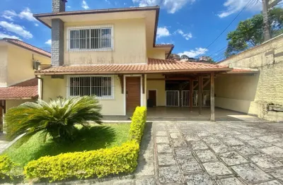 Linda casa dentro de condomínio  geminada de um  lado só no bairro de araras teresópolis!
