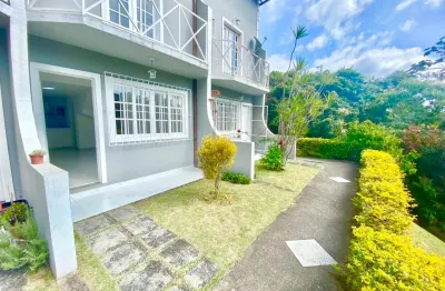 Vendo linda casa dentro de condomínio no jardim meudom teresópolis!