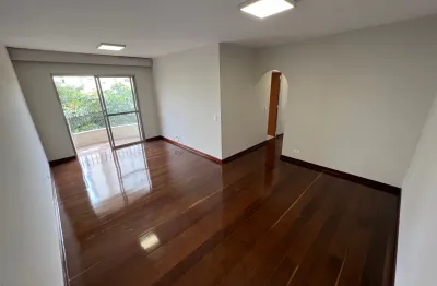 Apartamento impecável, já reformado e em localização privilegiada.