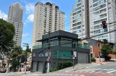 Imóvel comercial de esquina, ponto e construção impecáveis.