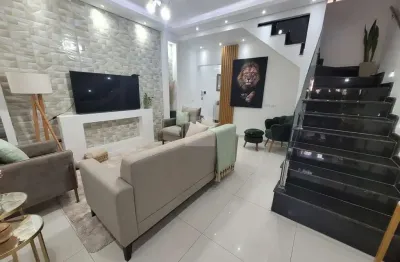 Sobrado Amplo na Vila Nova: 3 Dormitórios (1 Suíte) + Churrasqueira e 2 Vagas!