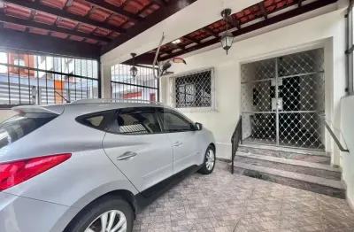 Sobrado Comercial com 200m² no Gonzaga: Ambientes Amplos e Versáteis