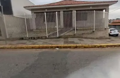 Casa para alugar na Joao Paulino Damasceno, Jardim Tropical, Alfenas