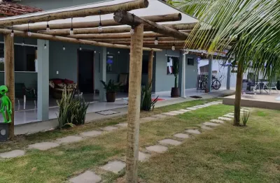 Linda casa na praia com uma bela piscina e área gourmet