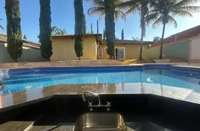 Descubra uma casa de alto padrão na rua 5, vicente pires, df, que une conforto e praticidade com um estilo de vida completo