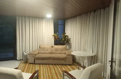 Excelente apartamento três quartos, suíte  e dependência, no Caminho das Árvores