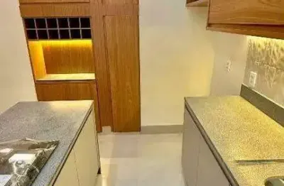 Excelente apartamento reformado no jardim goiás– posição nascente