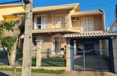 Casa à venda na Avenida Ramiro Barcelos, 23, São José, Canoas
